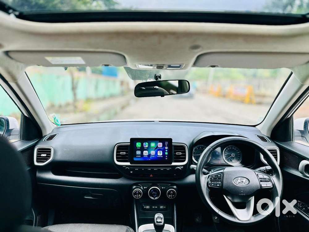 Hyundai Venue 2021 Petrol 18500 Km Driven