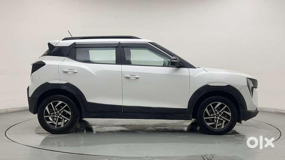 Mahindra Xuv 3xo Ax5 Pm Mt, 2024, Petrol