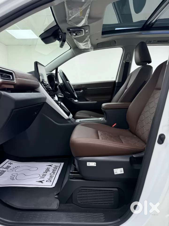 Toyota Innova Hycross 2.0 Zx Hybrid 7 Str, 2025, Petrol