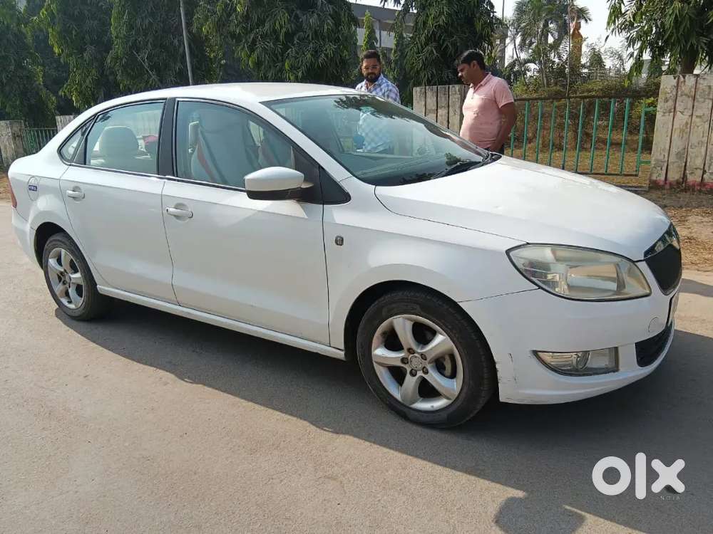 Skoda Rapid 1.6 Elegance 2012