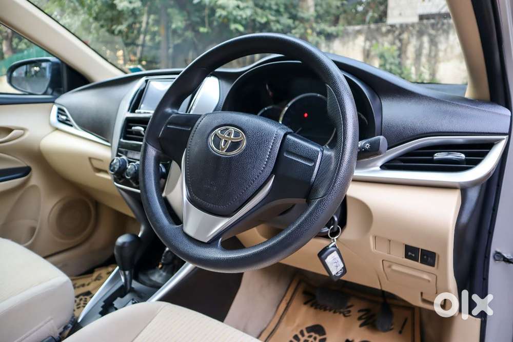 Toyota Yaris J Cvt, 2020, Petrol