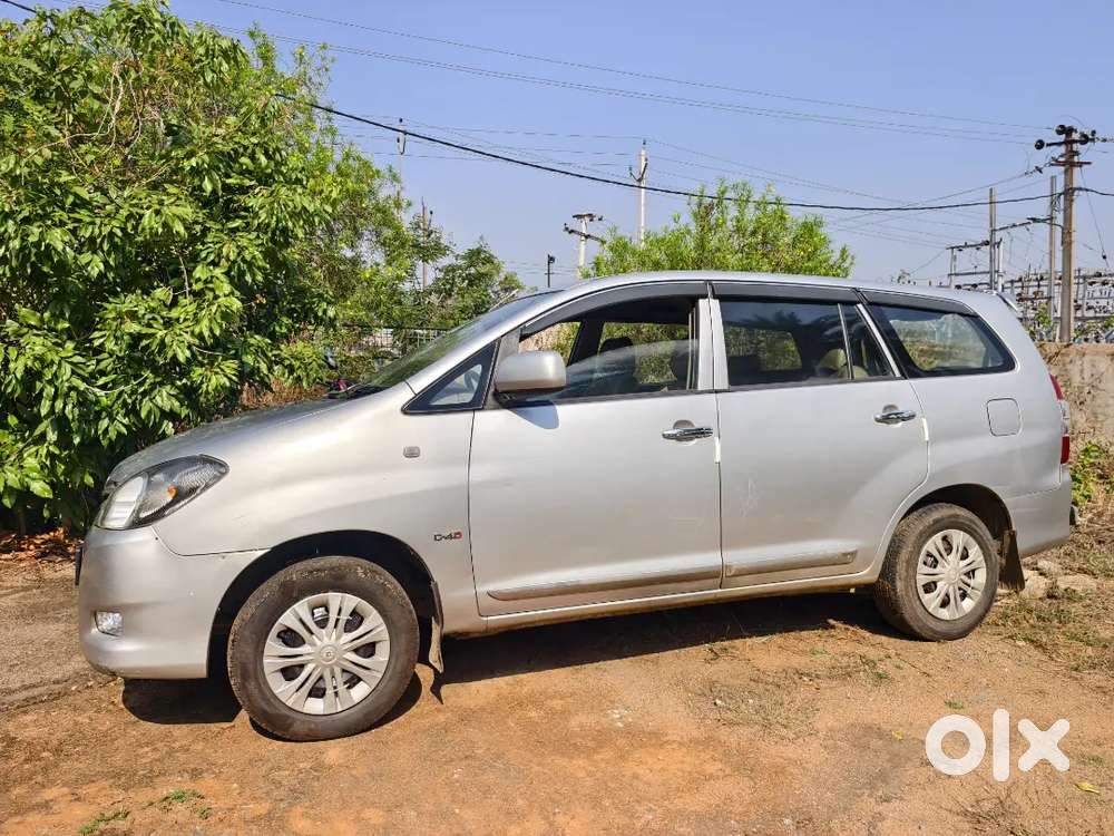 Toyota Innova 2011 Diesel Well Maintained