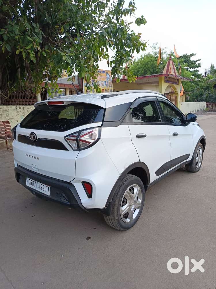 Tata Nexon 1.5 Revotorq Xm (s), 2022, Petrol