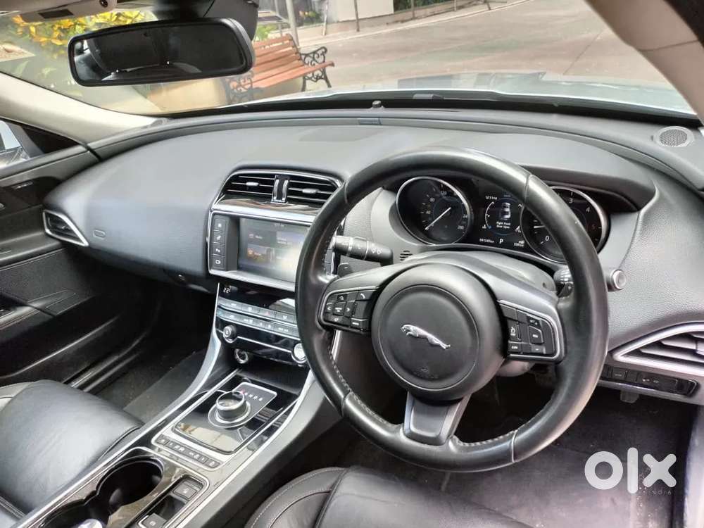 Jaguar Xe Prestige, 2017, Petrol