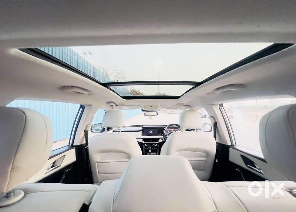 Mahindra Xuv700 2.2 Ax 7 Diesel At Luxury Pack Str Awd, 2022, Diesel