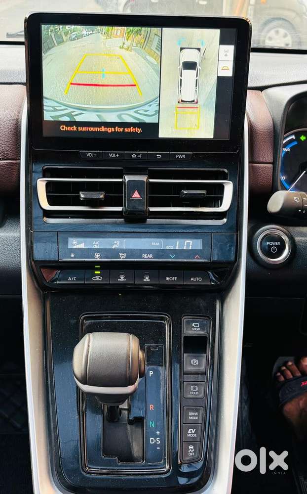 Toyota Innova Hycross 2.0 Vx (o) Hybrid 7 Str, 2025, Petrol