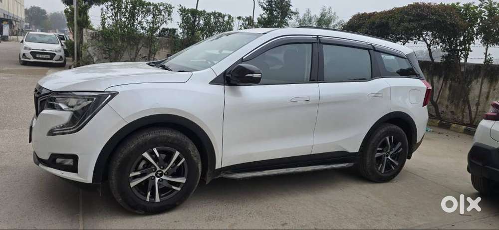 Mahindra Xuv700 2024 Petrol 5500 Km Driven