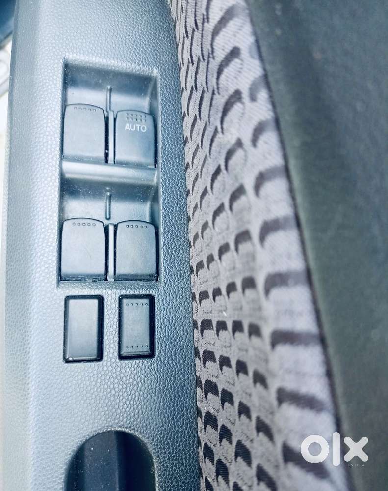 Maruti Suzuki Ritz Vxi, 2013, Petrol