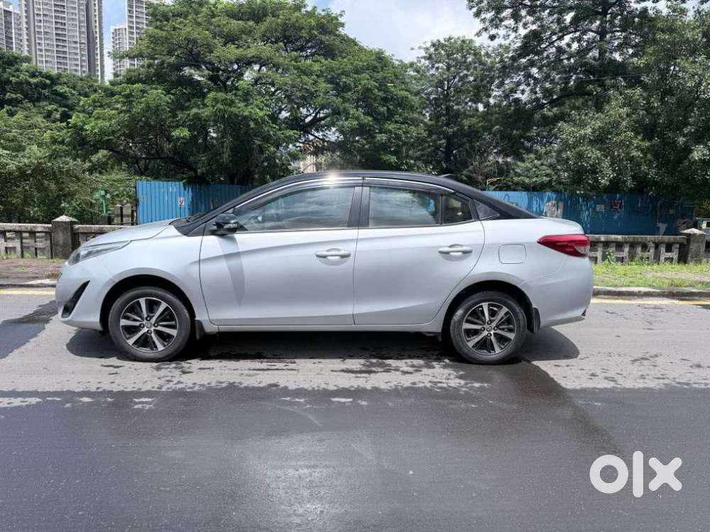 Toyota Yaris V Cvt, 2019, Petrol