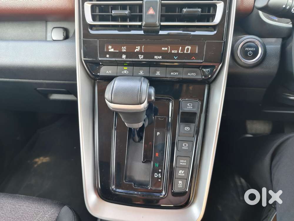 Toyota Innova Hycross 2.0 Vx Hybrid 7 Str, 2024, Petrol