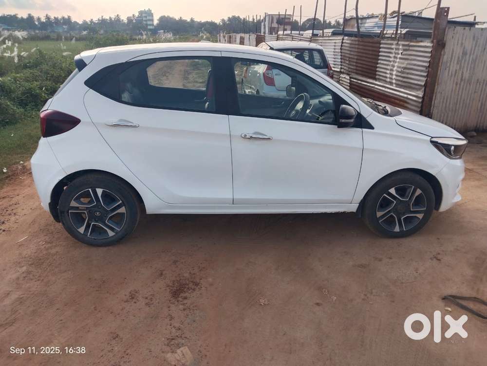 Tata Tiago 1.05 Revotorq Xz Plus Dualtone, 2023, Petrol