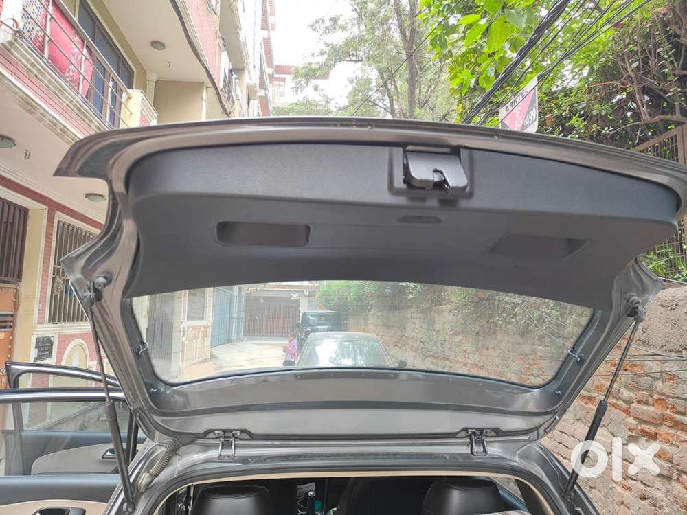 Volkswagen Polo Petrol Manual 2011