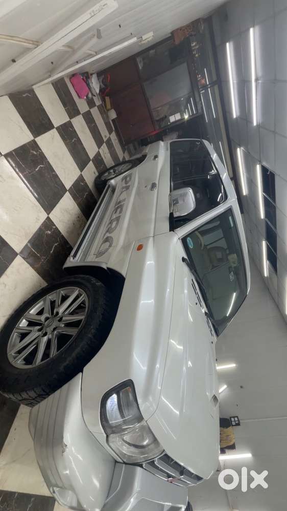 Mitsubishi Pajero Diesel 2011 Pure White All Orignal With 20inch Alloy
