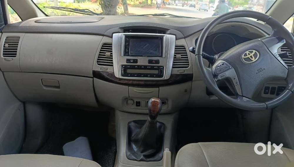 Toyota Innova 2.5 Vx 8 Seater Bs Iv, 2013, Diesel