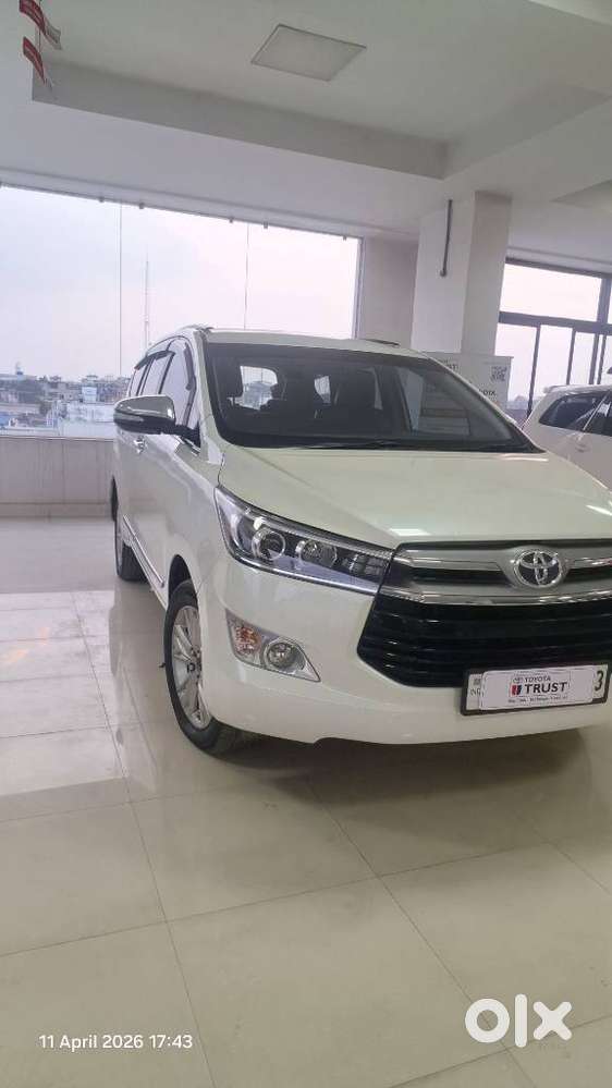 Toyota Innova Crysta 2.8z Automatic, 2016, Diesel