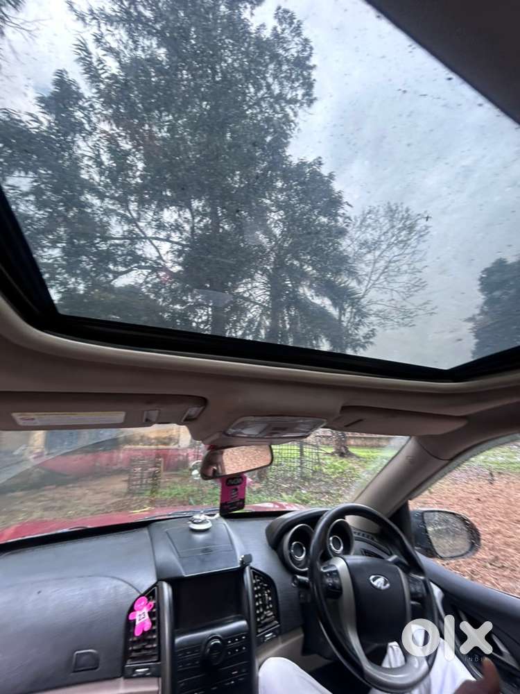 Xuv500 W10 Top Model