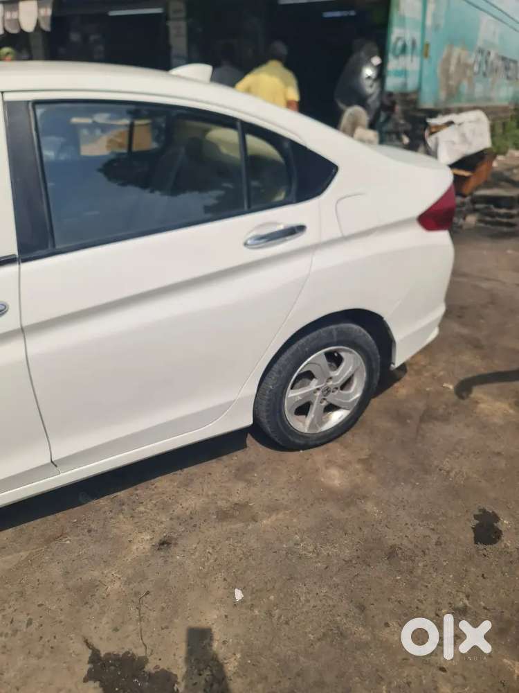 Honda City Diesel White With Sun Roof In Mint Condition.