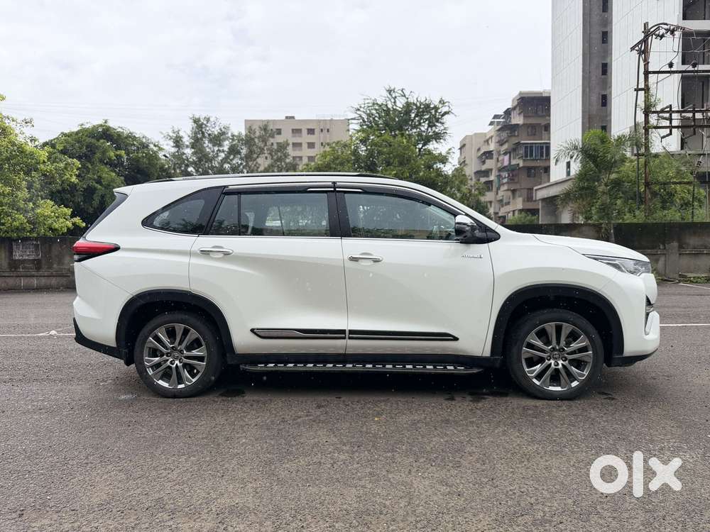 Toyota Innova Hycross 2.0 Zx Hybrid 7 Str, 2023, Petrol