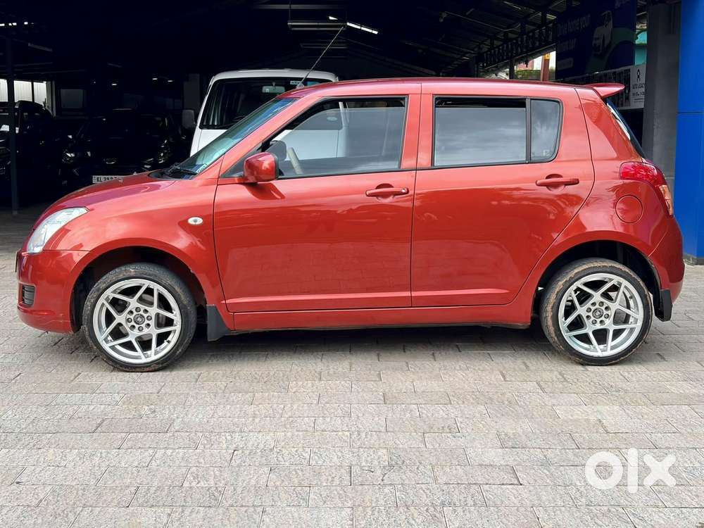 Maruti Suzuki Swift Lxi Bsiv, 2010, Petrol
