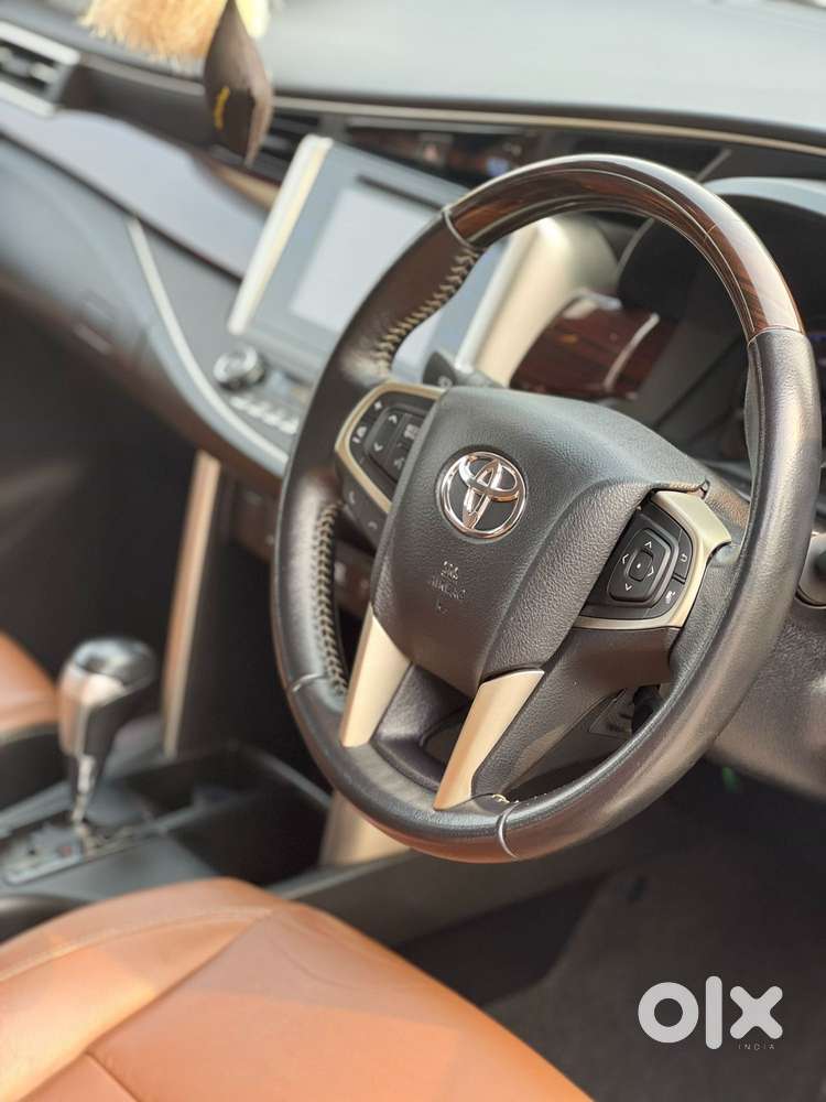 Toyota Innova Crysta 2.8 Zx At 7 Seater, 2016, Diesel