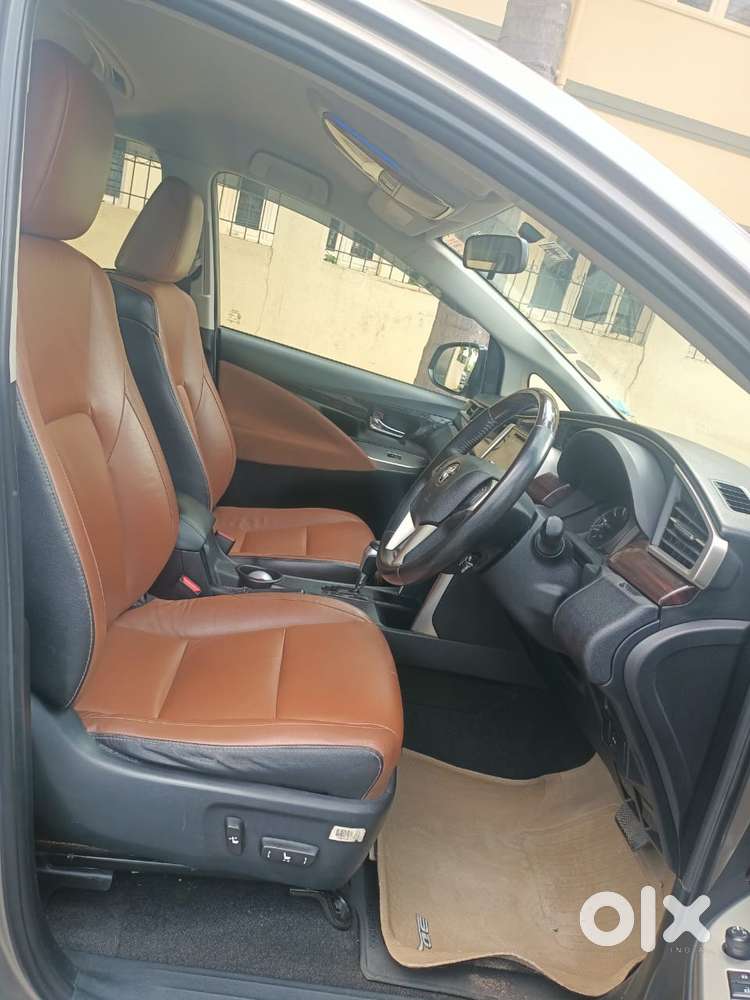 Toyota Innova Crysta 2.8z Automatic, 2016