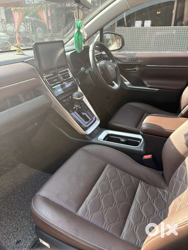 Toyota Innova Hycross 2.0 Zx (o) Hybrid 7 Str, 2023, Petrol