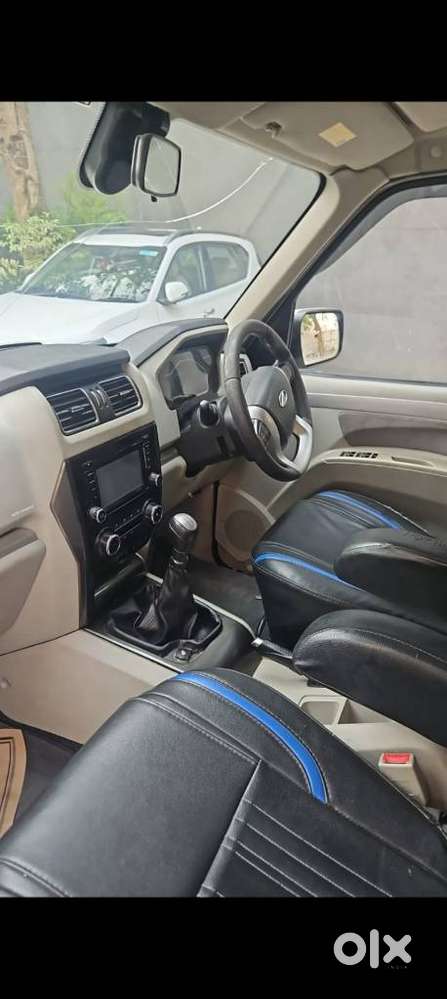 Mahindra Scorpio S10 7 Seater, 2017, Petrol