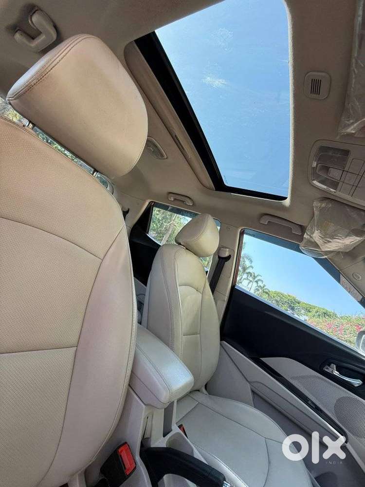 Mahindra Xuv300 W8 (o) 1.5 Diesel Amt, 2023, Diesel