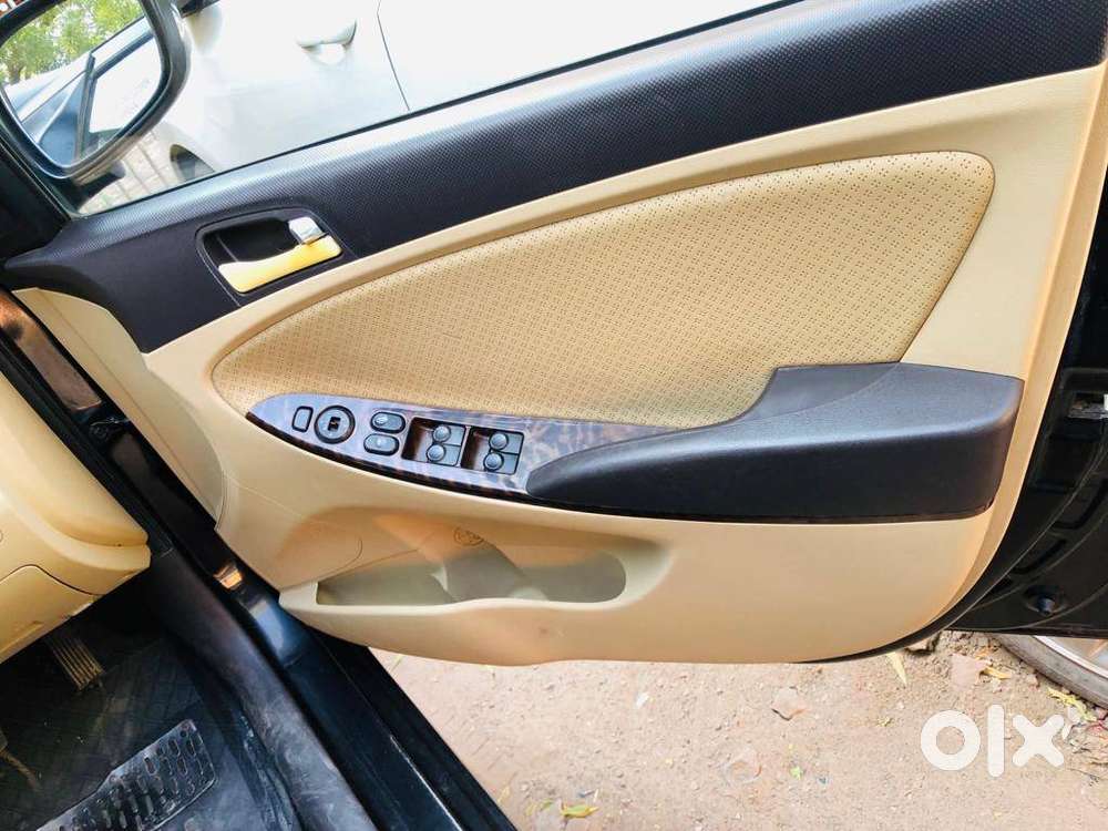 Immaculate Condition/ Fluidic Verna / Automatic Top Model
