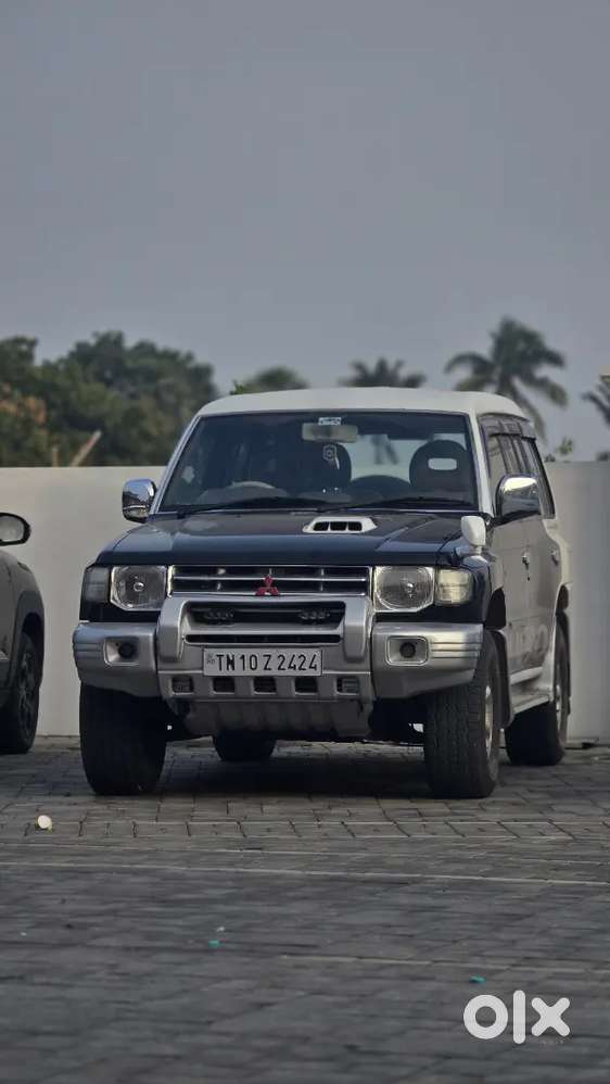 Mitsubishi Pajero 2010 Dual Tone