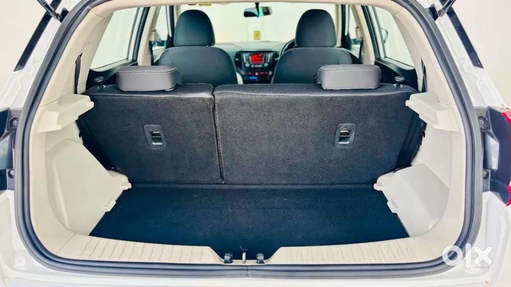 Mahindra Xuv300 1.2 W6 Amt Petrol, 2023, Petrol