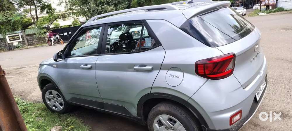 Hyundai Venue 2019 Petrol Well Maintained Company Record