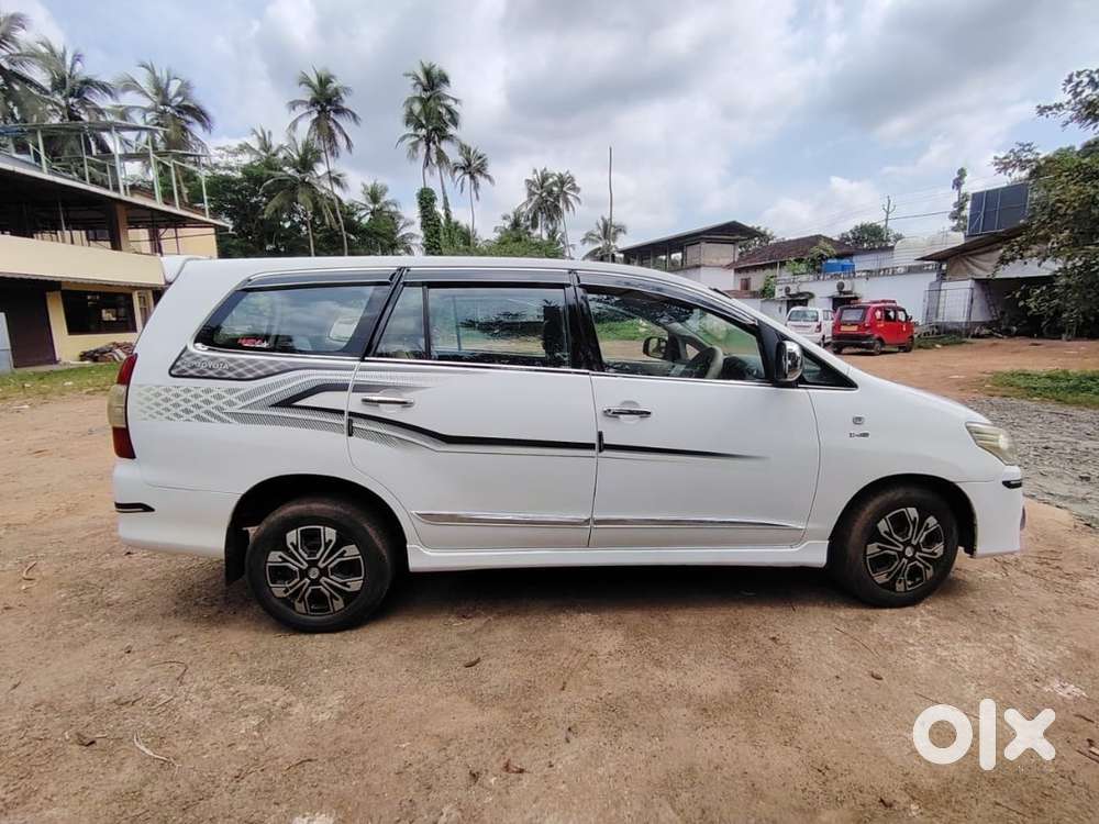 Toyota Innova 2013 Model.low Kilometers
