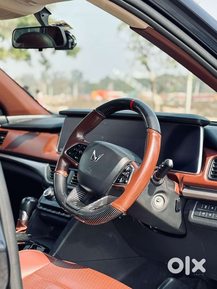 Mahindra Xuv700 2.2 Ax 5 Diesel At 7 Str, 2022, Diesel