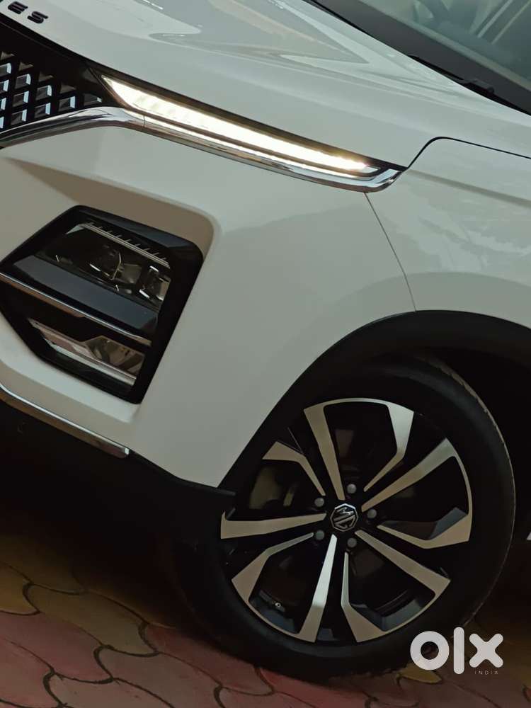 Mg Hector Plus Savvy Pro 1.5 Turbo Petrol Cvt 7 Str Dual Tone, 2023,..