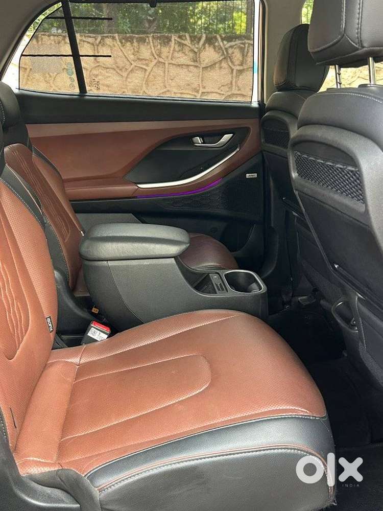 Hyundai Alcazar 2.0 Signature (o) Petrol At 6 Str Dual Tone, 2022, P..