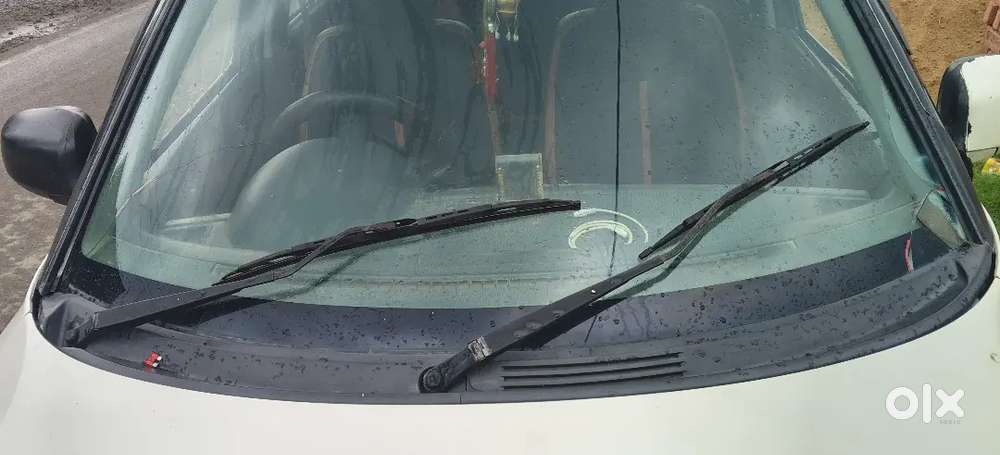 Gaari Kaa Front Glass Thhora Crack Hai