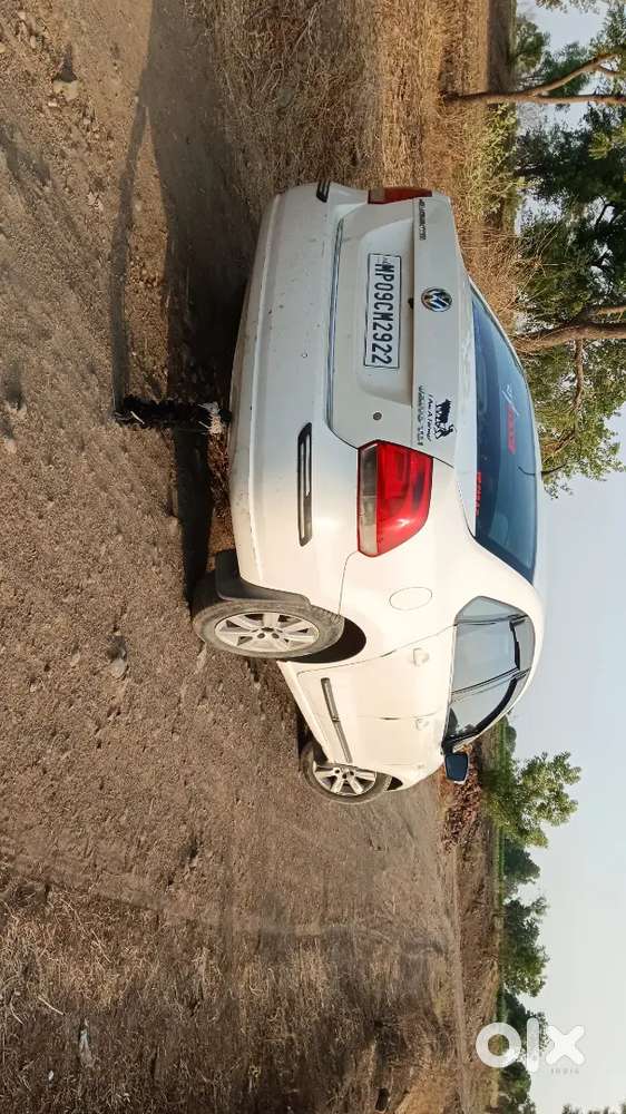 Volkswagen Vento 1.6 Highline Plus Alloy 2013
