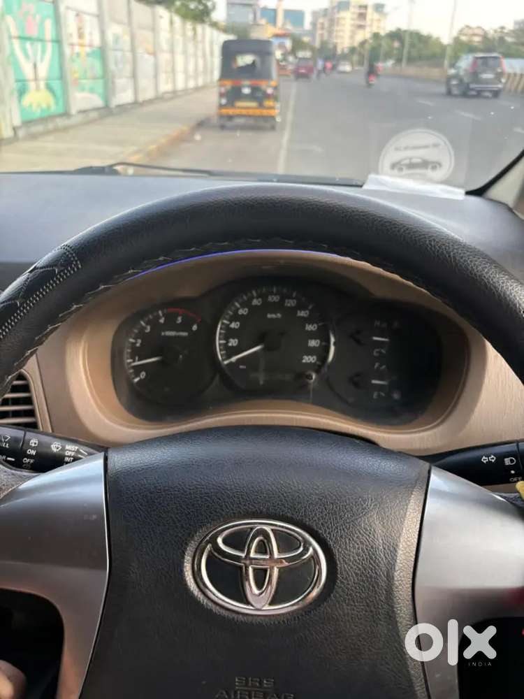 Innova 2015 2.5g Top Variant
