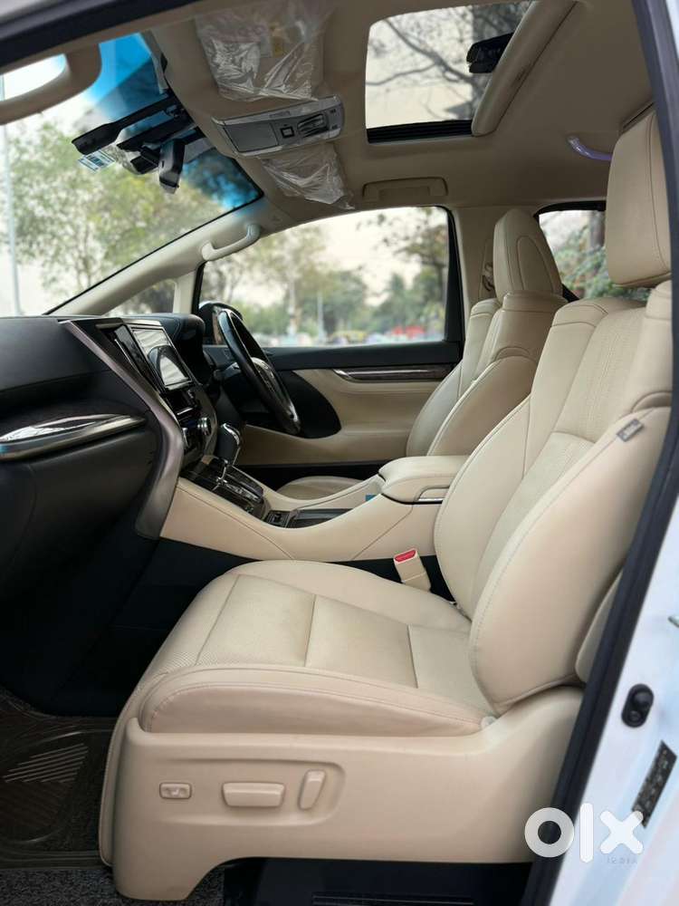 Toyota Vellfire 2.5 Executive Lounge, 2022, Petrol