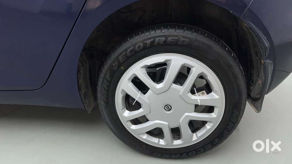 Tata Altroz 1.2 Xza Petrol Dct, 2025, Petrol