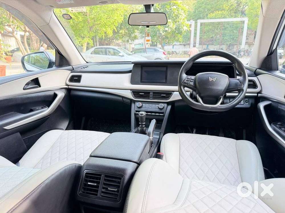 Mahindra Xuv700 2.2 Mx Diesel Mt 5 Str, 2022, Diesel