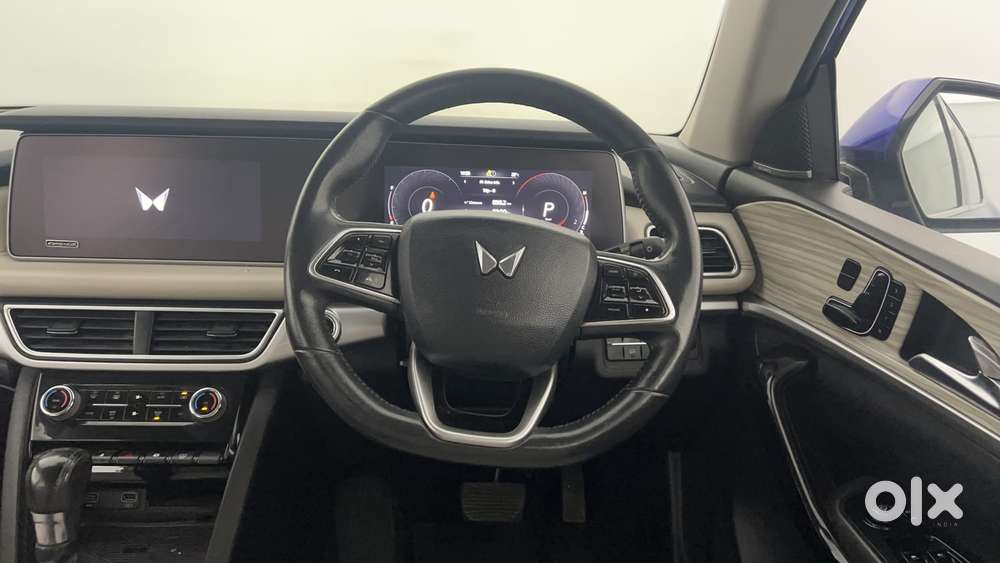 Mahindra Xuv700 2.0 Ax 7 Petrol At Luxury Pack Str, 2021, Petrol
