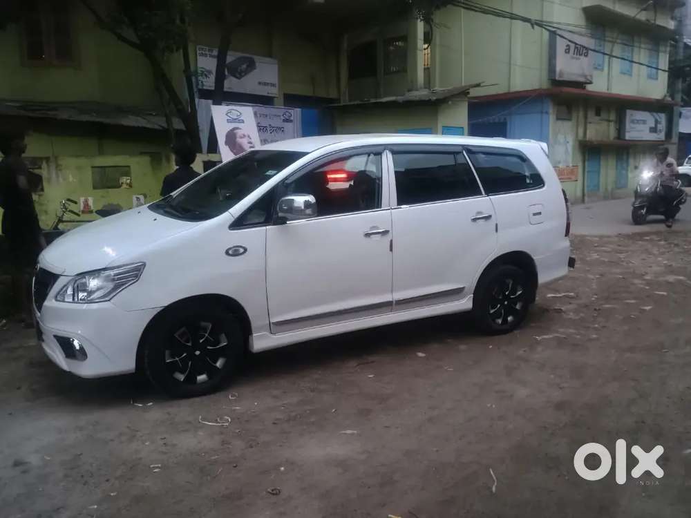 Toyota Innova 2012, 2.5g 7-seater