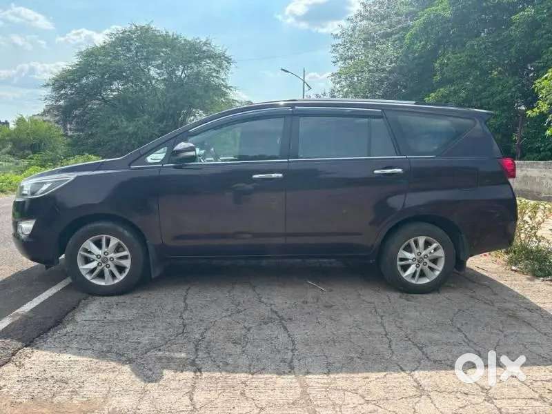 Toyota Innova Crysta 2.4 V 7 Str, 2016, Diesel