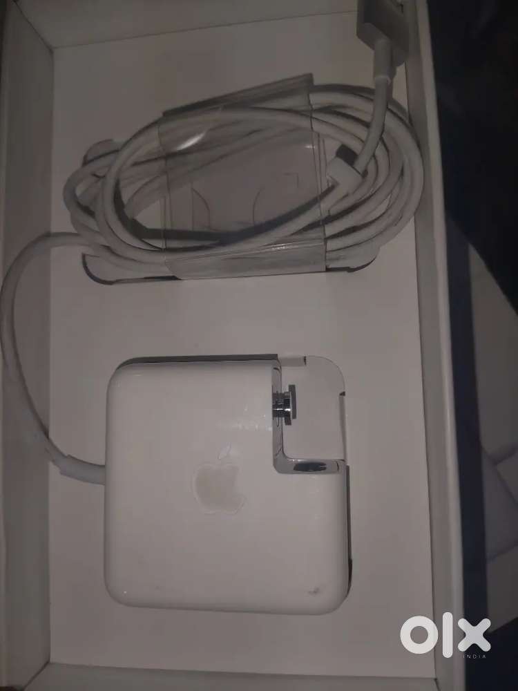 Apple adapter for laptop