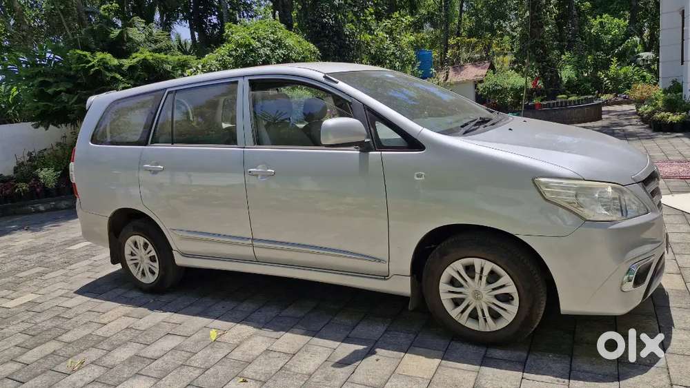 Toyota Innova 2014