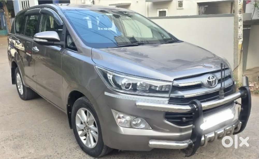 Toyota Innova Crysta 2.4 V 2017
