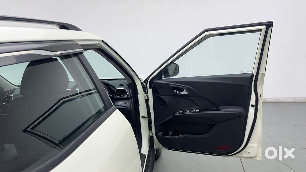 Mahindra Xuv300 W8 Amt Optional Diesel, 2023, Petrol