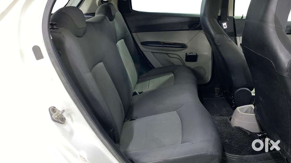 Tata Tiago Xe, 2017, Petrol